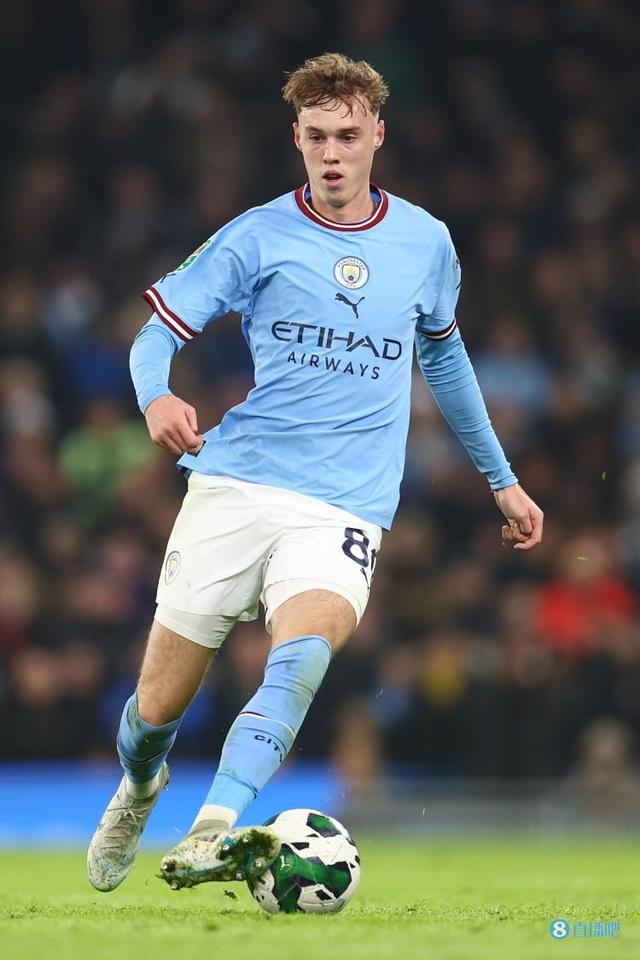 客战塞尔塔戴帽，莱万巴萨生涯第4次上演帽子戏法