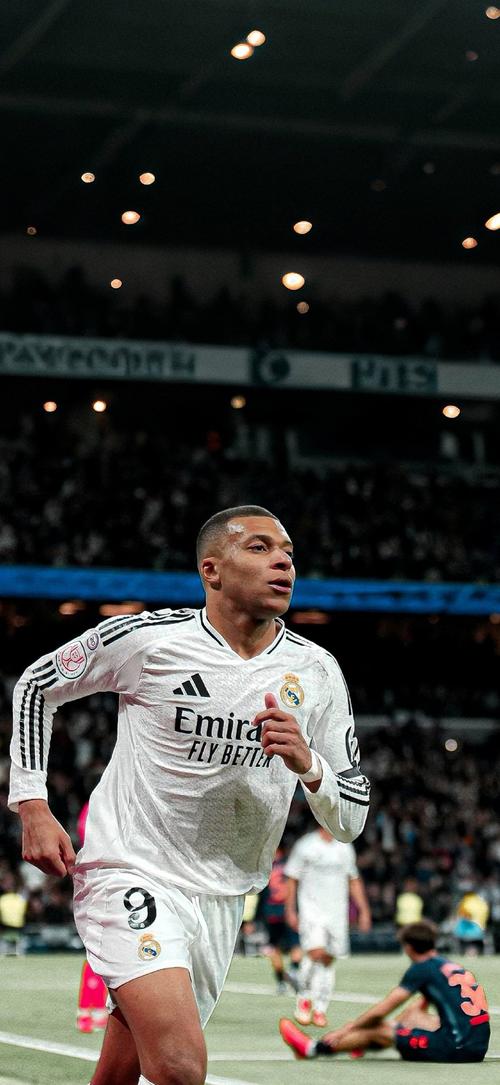 意甲半场：杜维卡斯建功，科莫暂1-0萨索洛