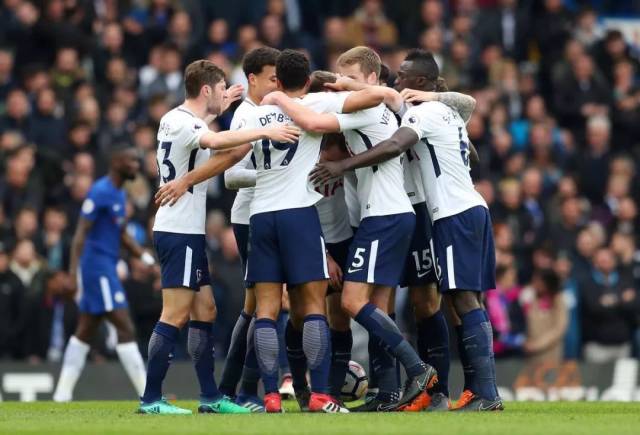 东北人冰雪上玩出花样，骑行健身与躺平同乐